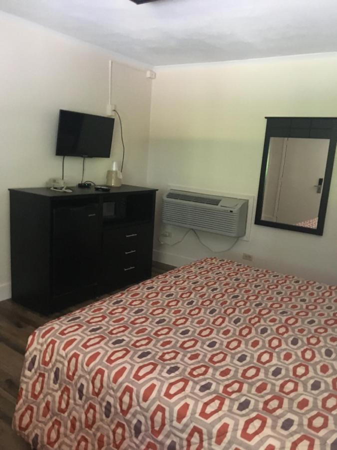 Woodlawn Hills Motel Henderson ภายนอก รูปภาพ