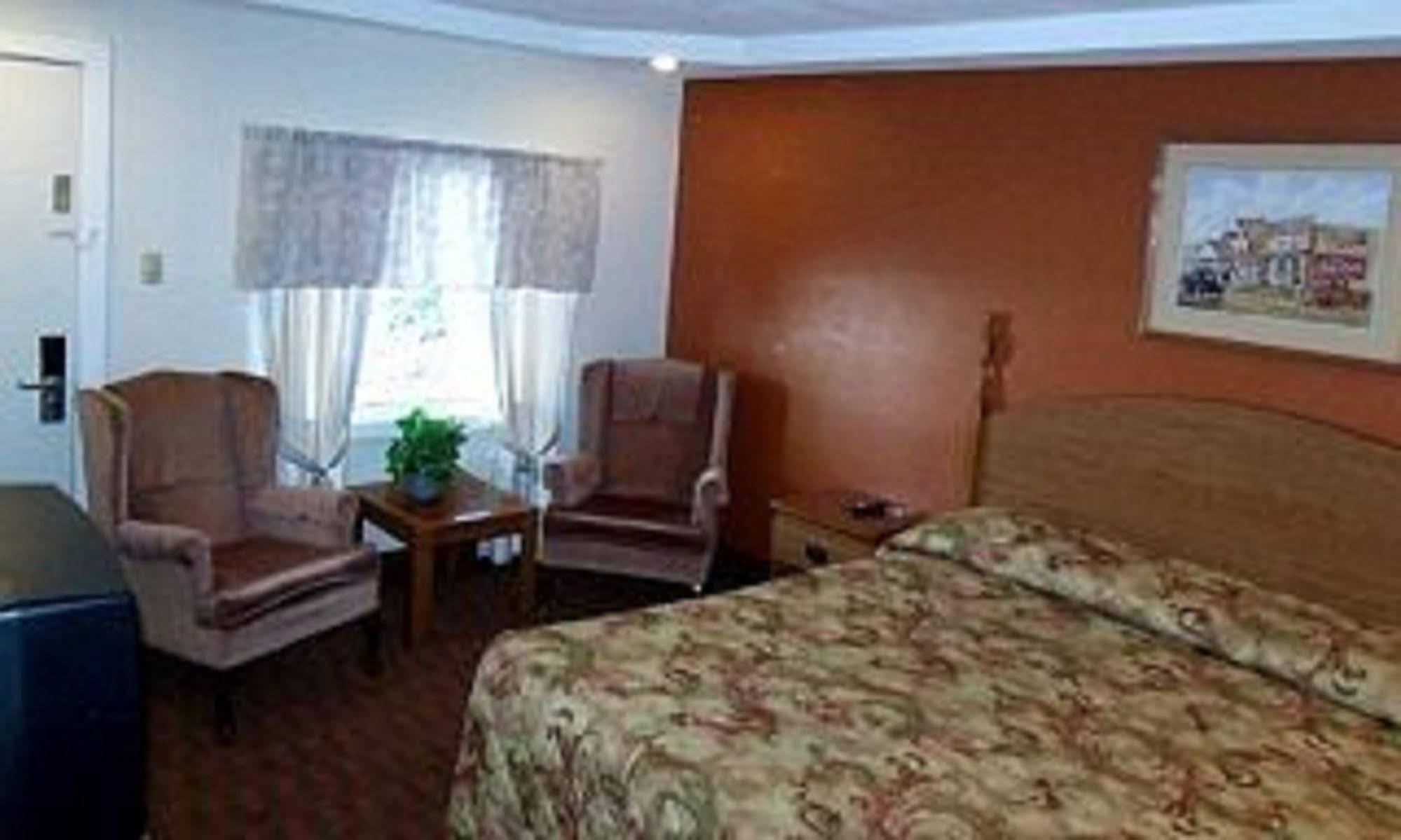 Woodlawn Hills Motel Henderson ภายนอก รูปภาพ